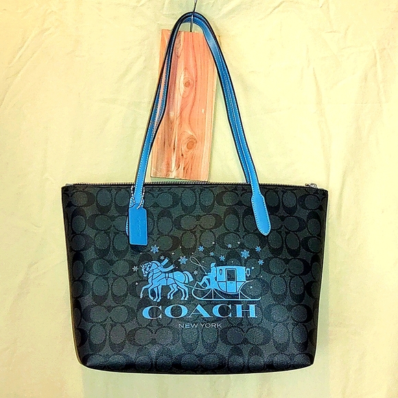 Coach Handbags - COACH shoulder bag w/ Horse & Carriage